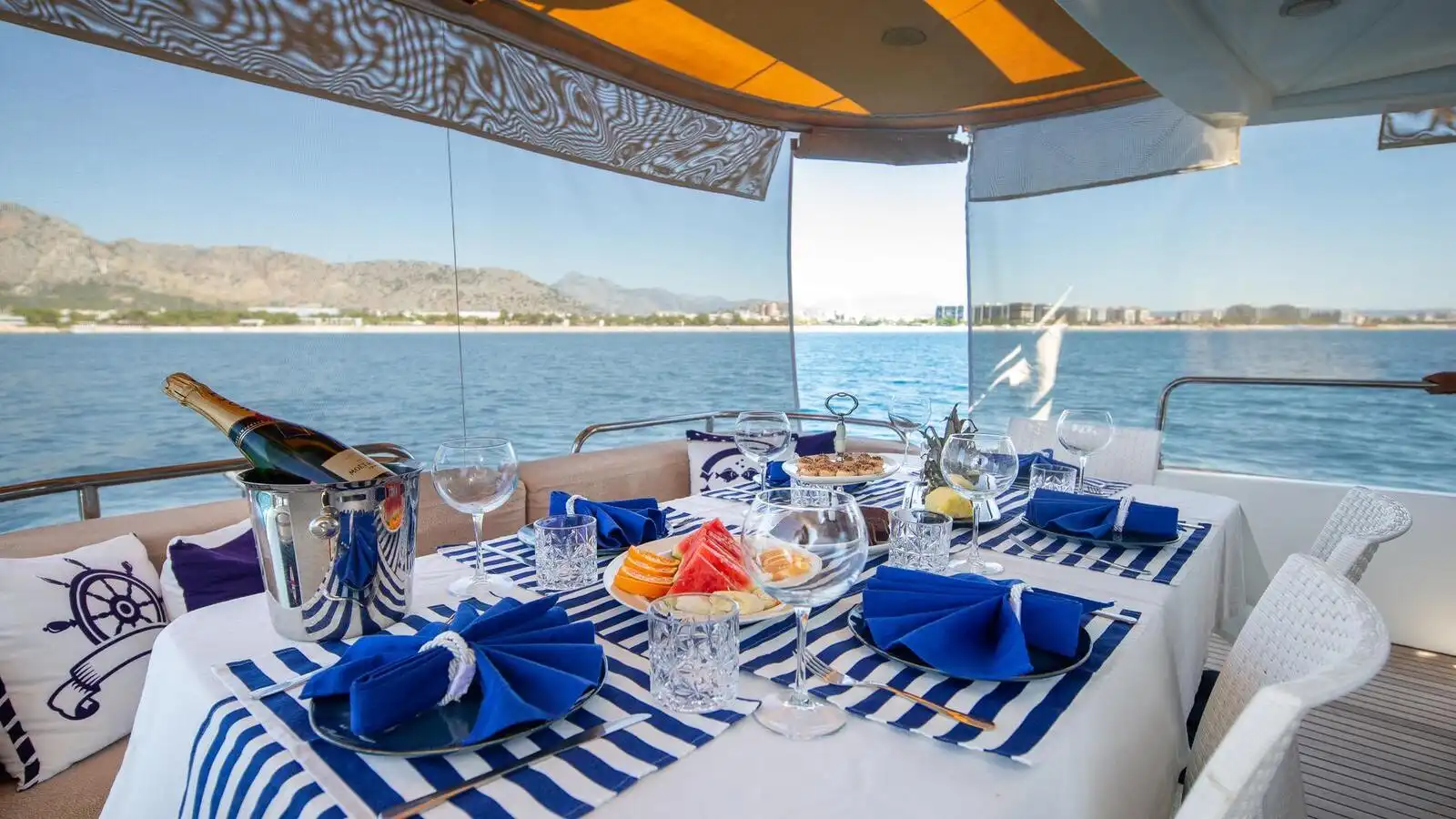 L ESTATE YACHT